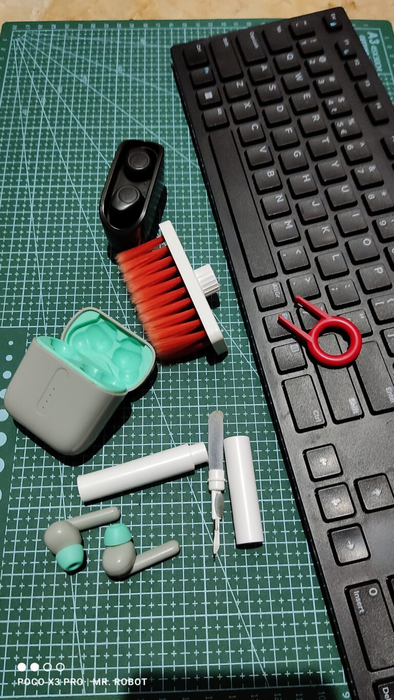 Cleaning Soft Brush Keyboard Cleaner|AirPods Cleaner|Computer Cleaning Tools Kit|Ear pods|Cameras|lenses|Gadgets|Cleaner|Keycap Puller|Cleaning Kit|Sounce|Amazon|Whats In Box