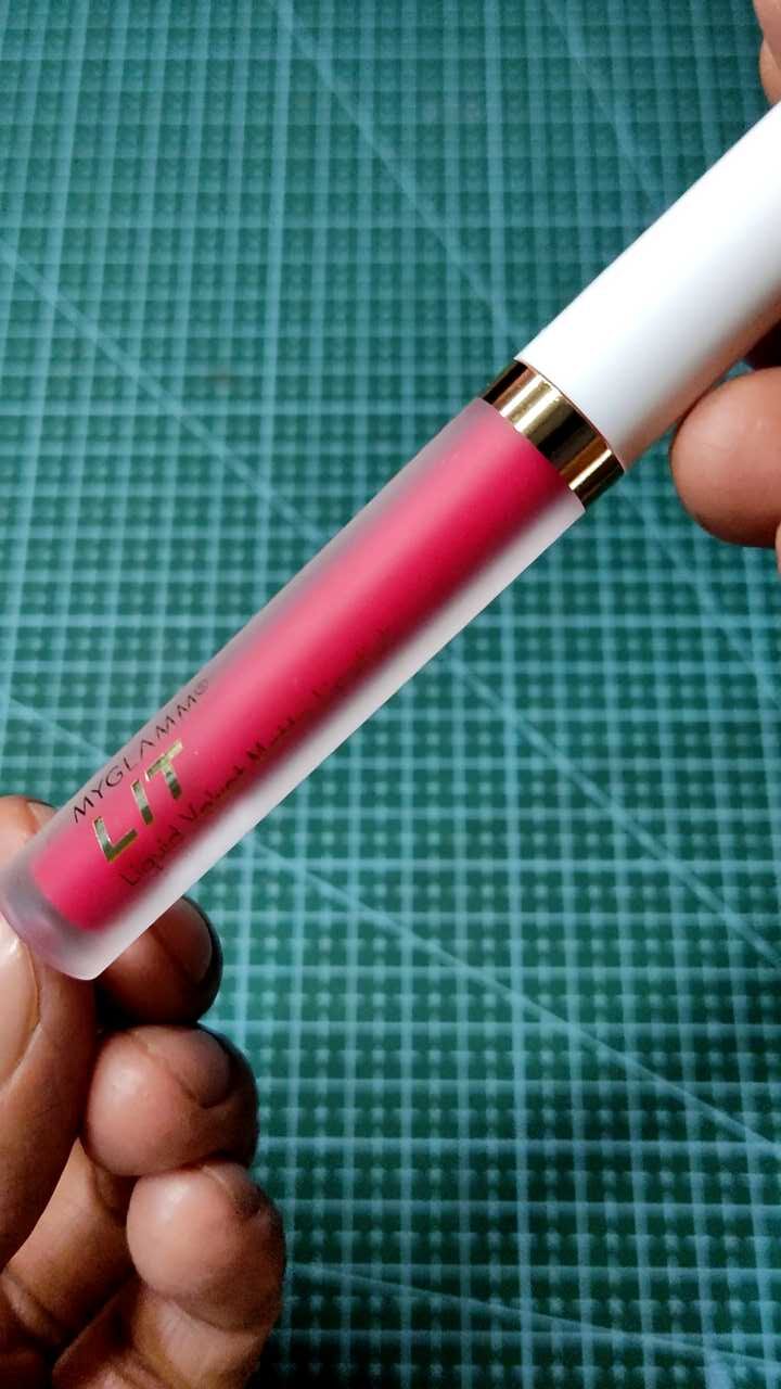 MyGlamm LIT Velvet Matte|Liquid Lipstick|Bad Guy|Bright Pink Shade|Hydrating|Creamy|Vitamin E|Matte Liquid Lipstick|1.6 ml|MyGlamm|Amazon|Whats In Box